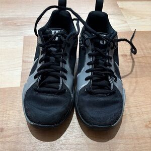 Nike Kids Sabrina 2.  Black/Silver.  Size 4.5Y